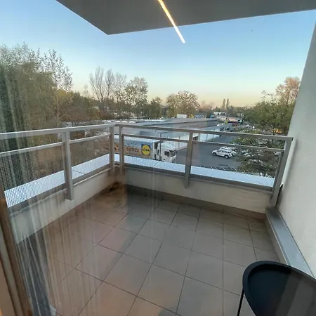 Comfortable With 2 Bedrooms And 2 Balconies On Borkowska Street 크라쿠프